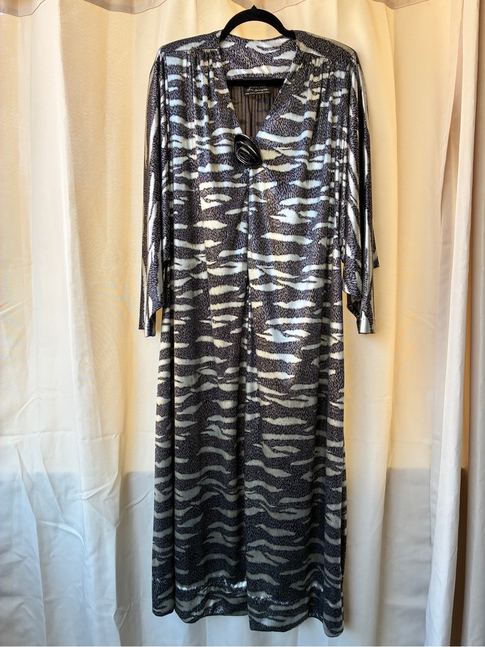 Vintage 70s/80s Lucie Ann Beverly Hills Silver Black Rosette One Size Caftan